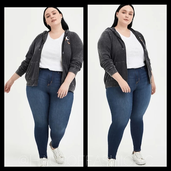 TORRID DISNEY Minnie Mouse Spider Web Head Mineral Wash Hoodie! 🎃 🕸 - Picture 3 of 9